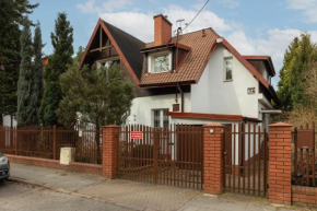 Quiet Bemowo House with Garden by Noclegi Renters, Warsaw